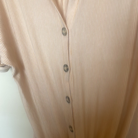 Kim and Cami Tie up Top! Size large - Picture 2 of 6